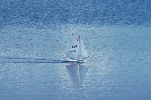 footy model yacht