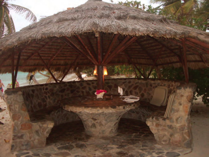 Fine dining in Salt Whistle Bay © Nancy Kaull