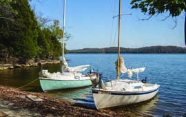 Mariners rest in a quiet spot on Percy Priest Lake in Nashville, TN. © Oly Shooter